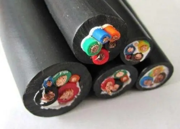 在選擇礦用電纜時要注意電纜類型的截面積和安全系數.jpg